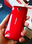 Czerwony telefon, czerwone logo...