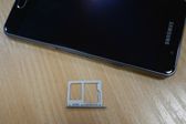 Detale budowy - tacka na karty SIM i microSD