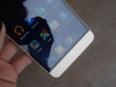 Detale budowy smartfonu