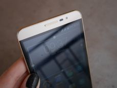 Detale budowy smartfonu