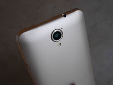 Detale budowy smartfonu