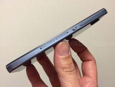 Dwie szufladki - jedna na SIM, druga - hybrydowa - na SIM lub microSD