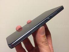 Dwie szufladki - jedna na SIM, druga - hybrydowa - na SIM lub microSD